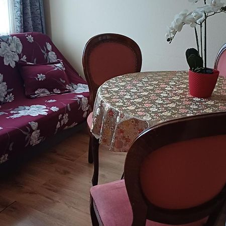 Ziemielu Mols Apartaments/Pirma Linija Pie Juras Liepaja Exterior photo